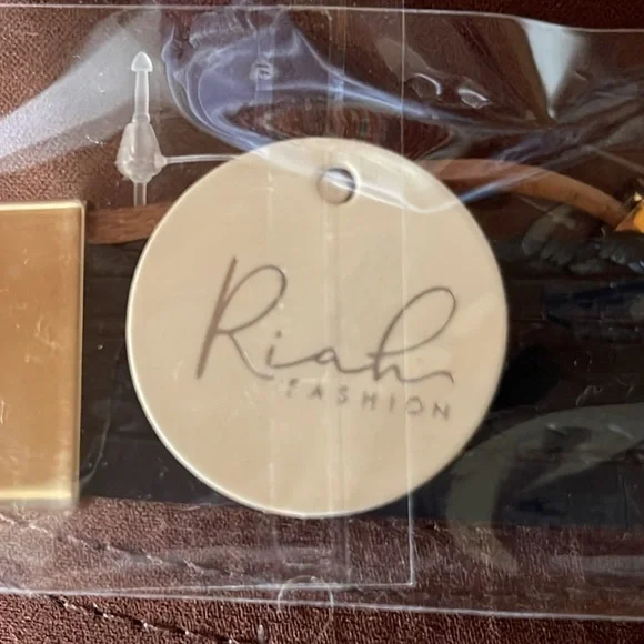 Multilayer Leather‎ With Black Stone Magnetic Lock Bracelet - Picture 3 of 3